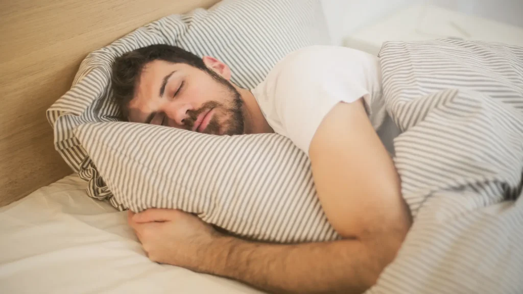Hipnosis Clínica para quitar el insomnio con Rosa Torrejón Hombre Dormido gracias a Hipnosis para quitar el insomnio Rosa Torrejón Psicologa Experta en Hipnosis Clínica