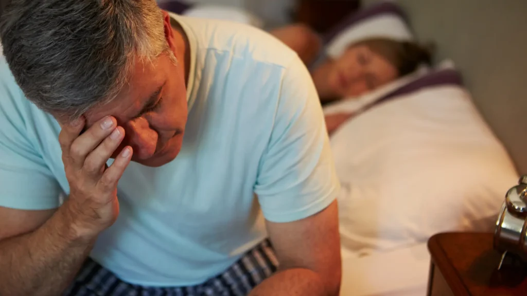 ¿Qué es el insomnio? Hombre que no puede dormir ¿Qué es el insomnio_ Rosa Torrejón Psicologa Experta en Hipnosis Clínica