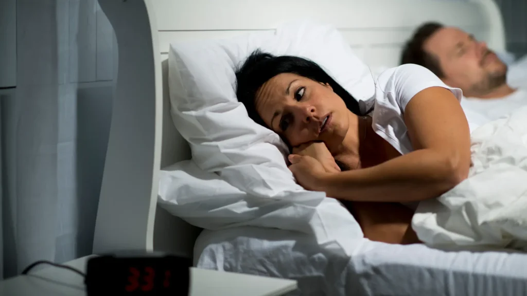 ¿Qué es el insomnio? Mujer que no puede dormir ¿Qué es el insomnio_ Rosa Torrejón Psicologa Experta en Hipnosis Clínica